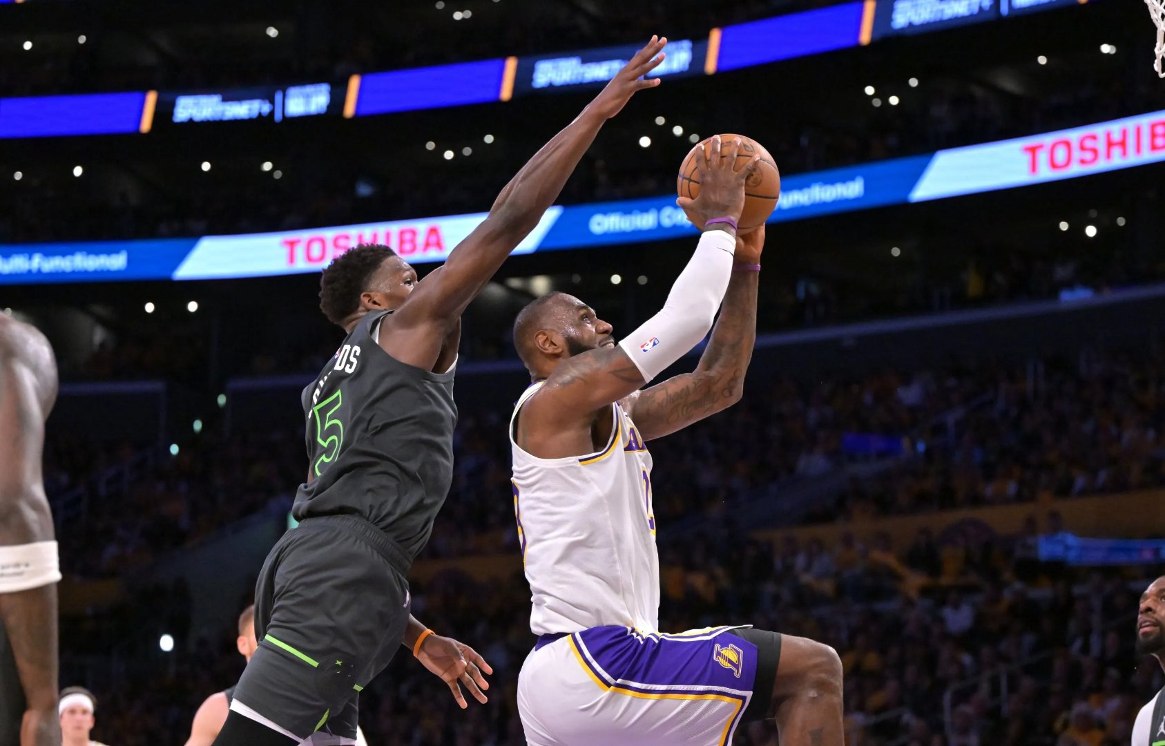 湖人绝地反击独行侠，布克绝境逆转的简单介绍