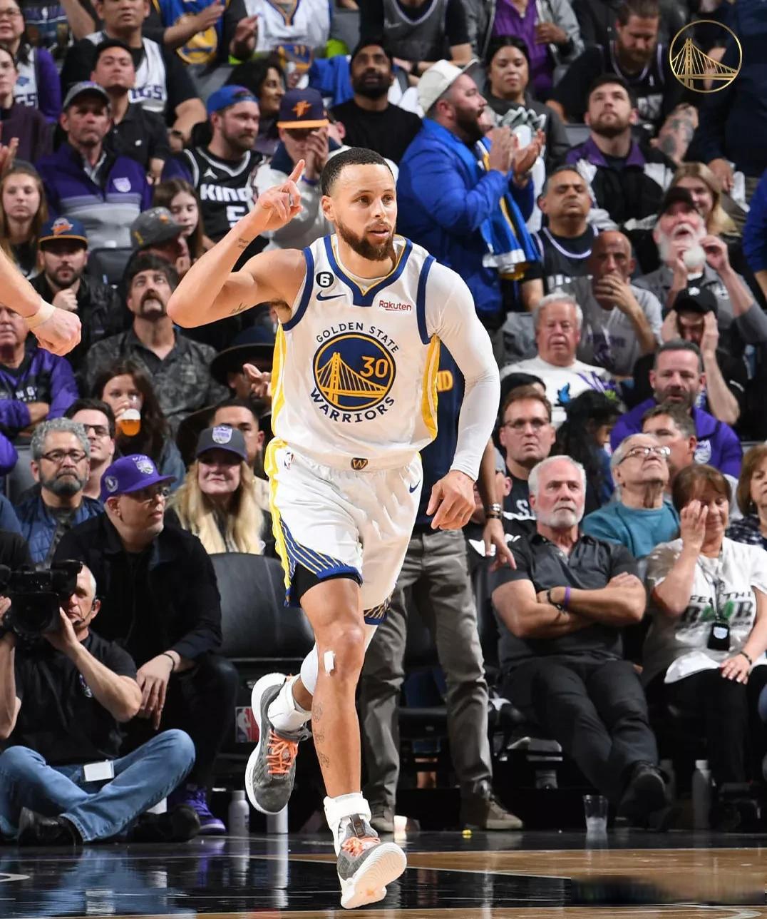 快船爆冷勇士B队，利拉德三分雨点燃全场的简单介绍