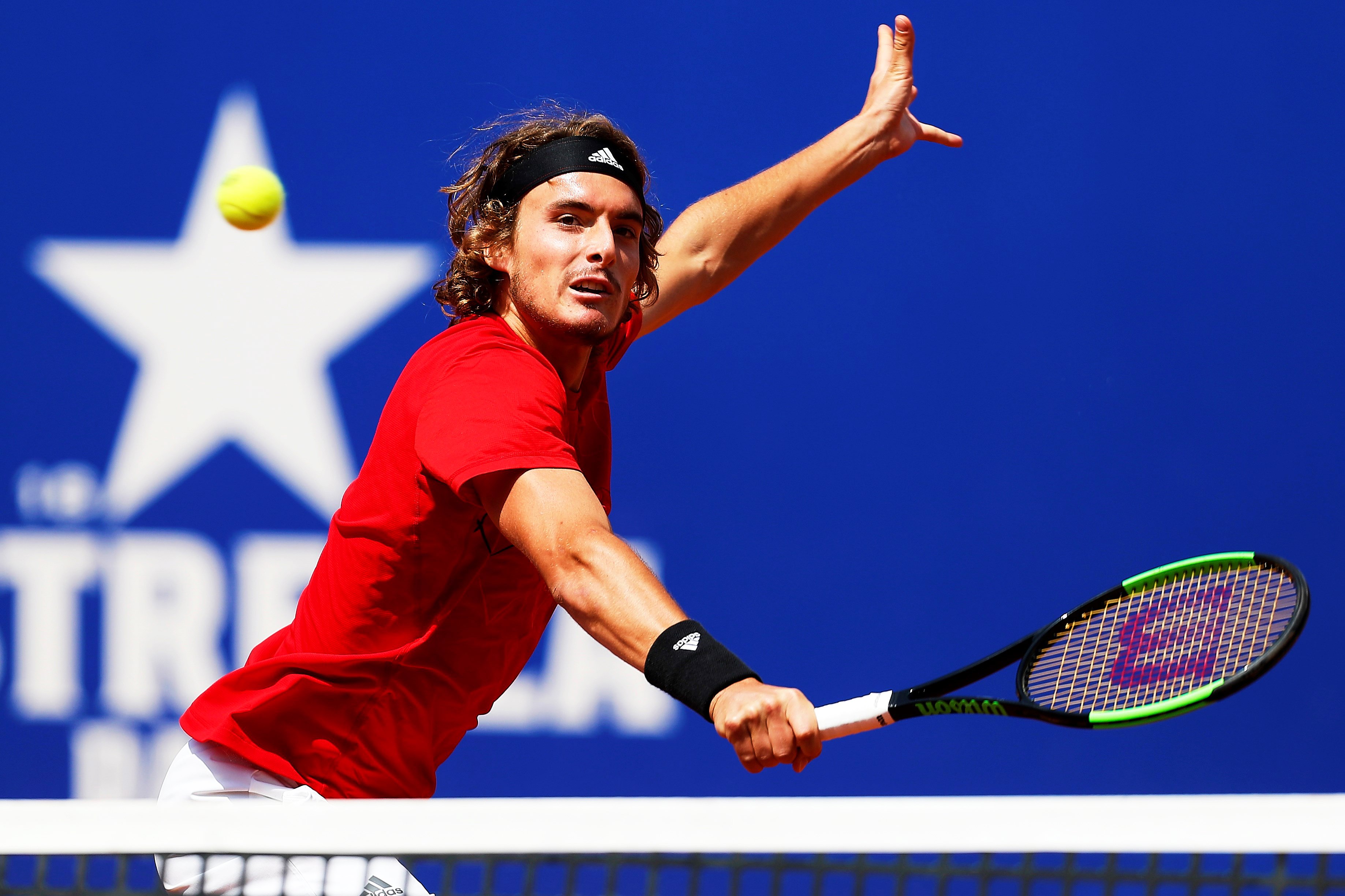 西班牙网球队险胜法国网球队，西西帕斯三分雨点燃全场的简单介绍