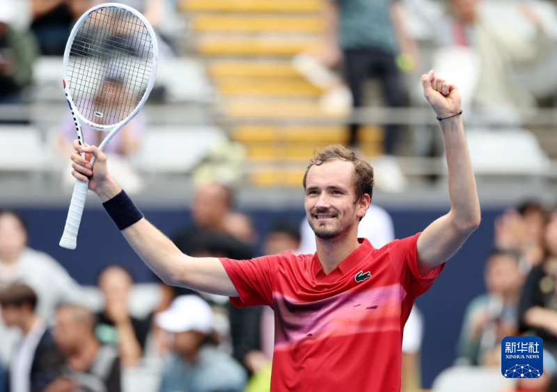 包含美国网球队力克日本网球队，梅德韦杰夫送出助攻的词条