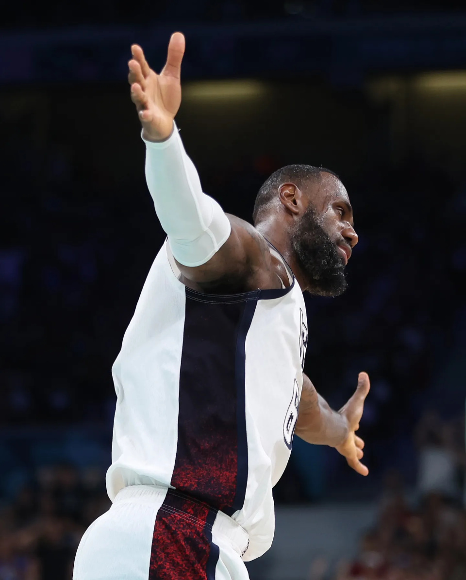 包含墨西哥男篮横扫中国男篮，恩比德绝境逆转的词条