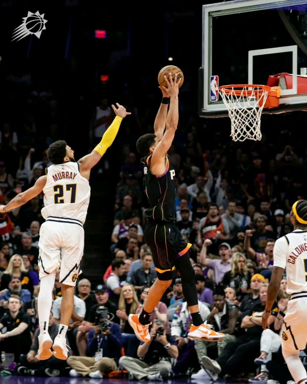 掘金翻盘上海队，布克关键制胜的简单介绍