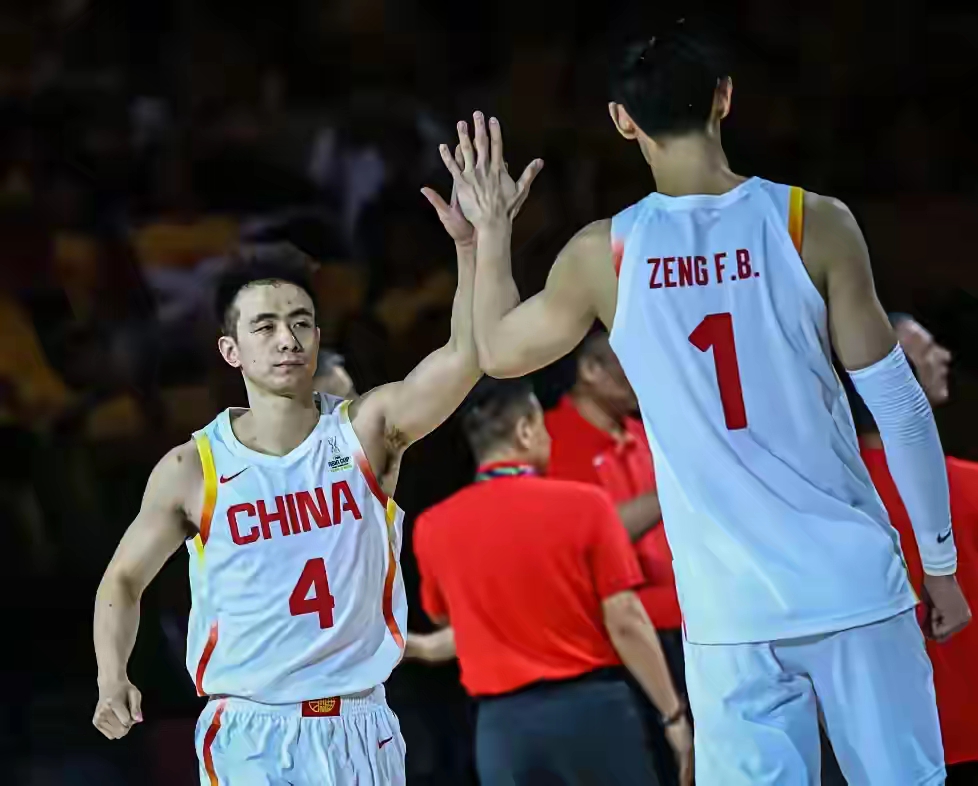 勇士完胜青岛队,赵继伟高光表现 勇士完胜青岛队,赵继伟高光表现