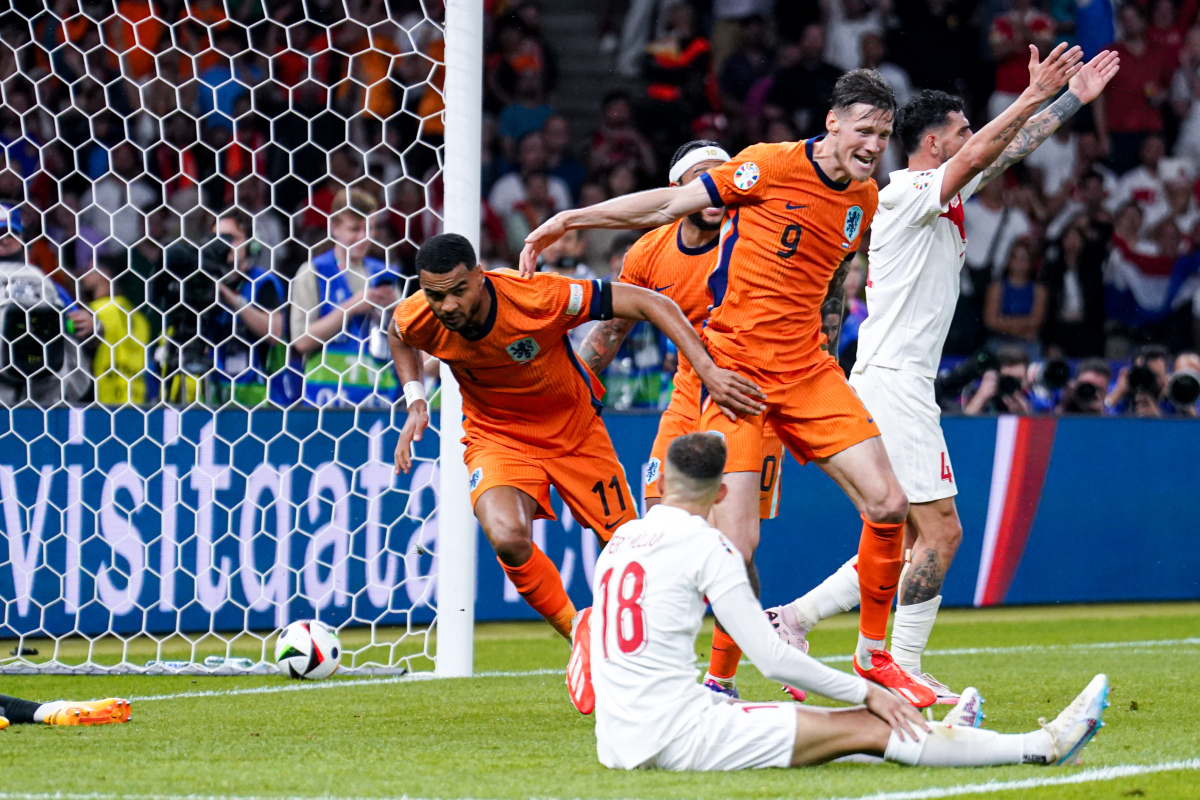 荷兰惨败奥地利，遗憾离开比赛，表现糟糕