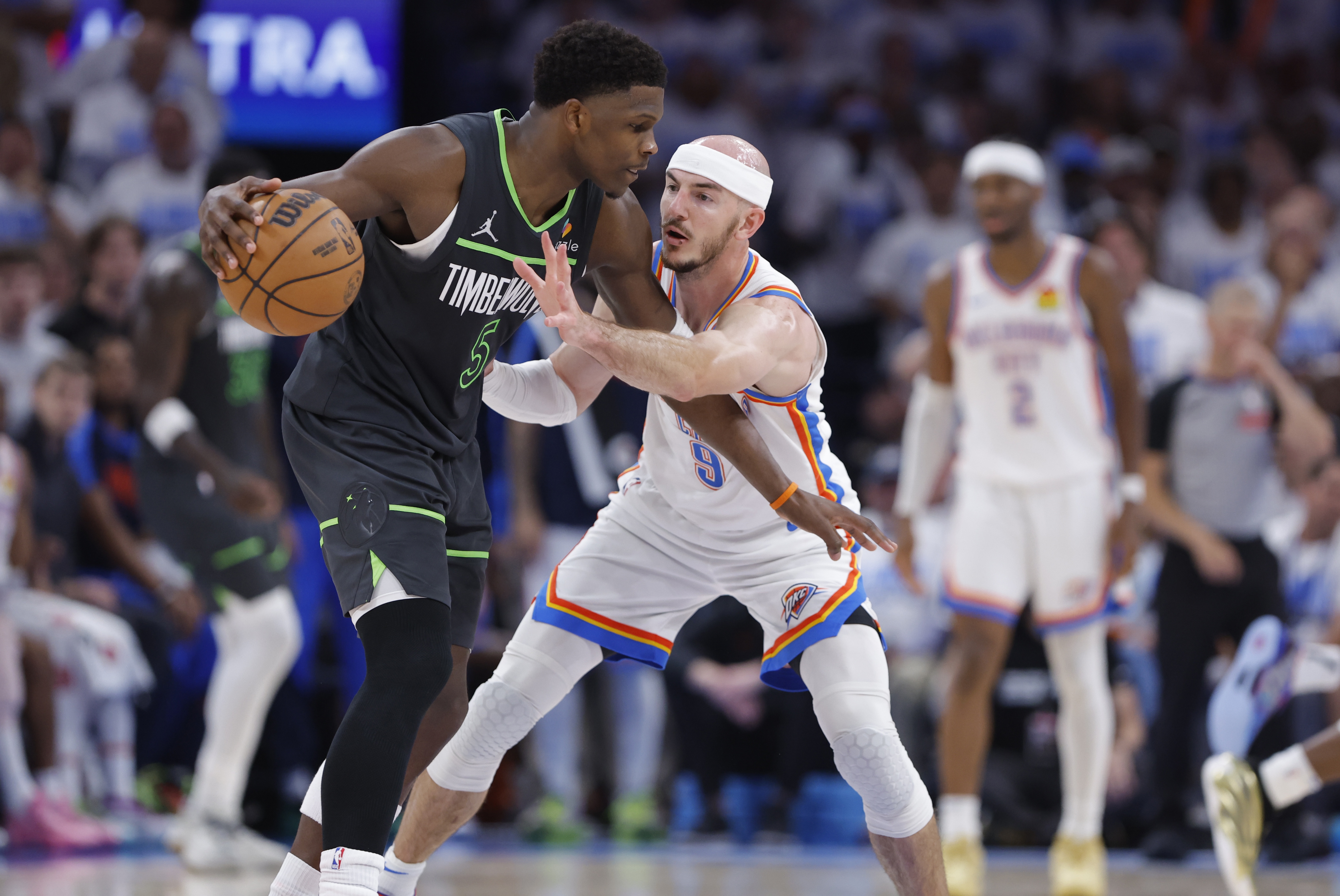 猛龙队主场失利，西部豪强逆袭