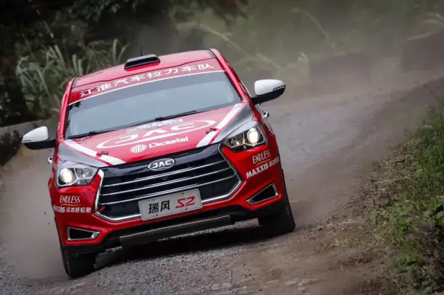 熊猫体育直播-贵州恒丰队员争分夺秒，为荣誉拼尽全力的简单介绍