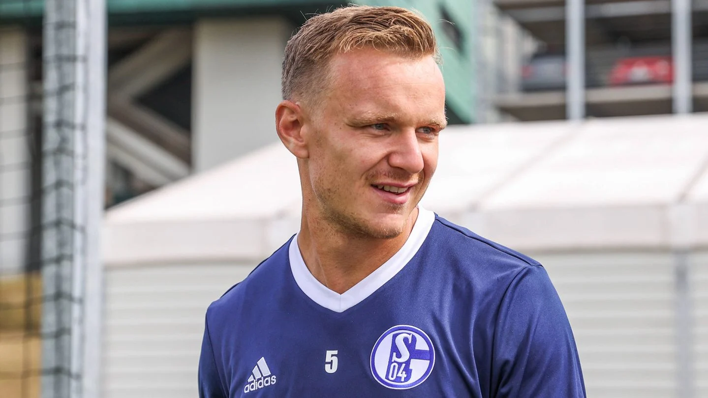 关于沙尔克面临关键战役，力争保级成功的信息