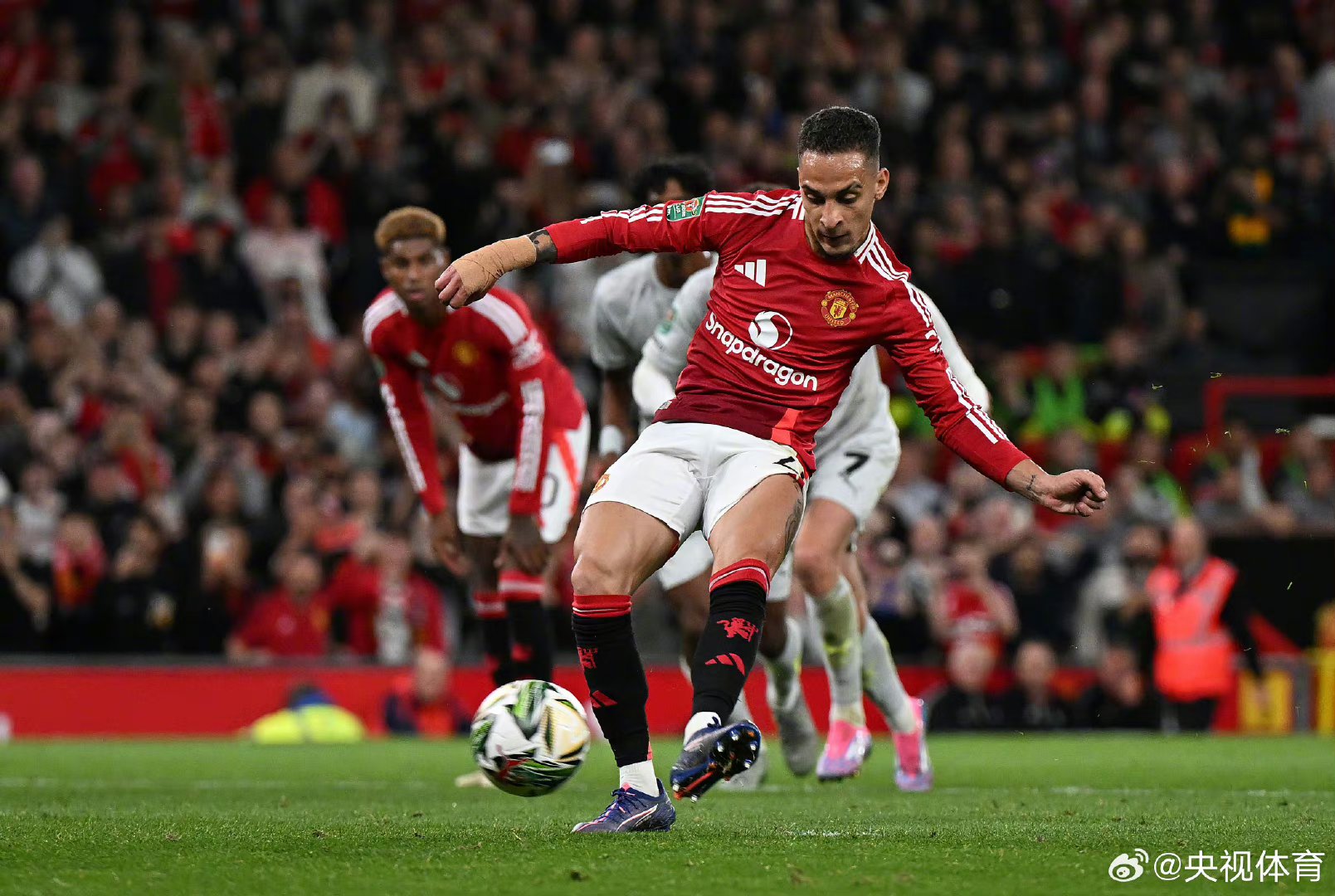 曼联风起云涌,迎胜佳绩并获连续凯旋 曼联风起云涌,迎胜佳绩并获连续凯旋