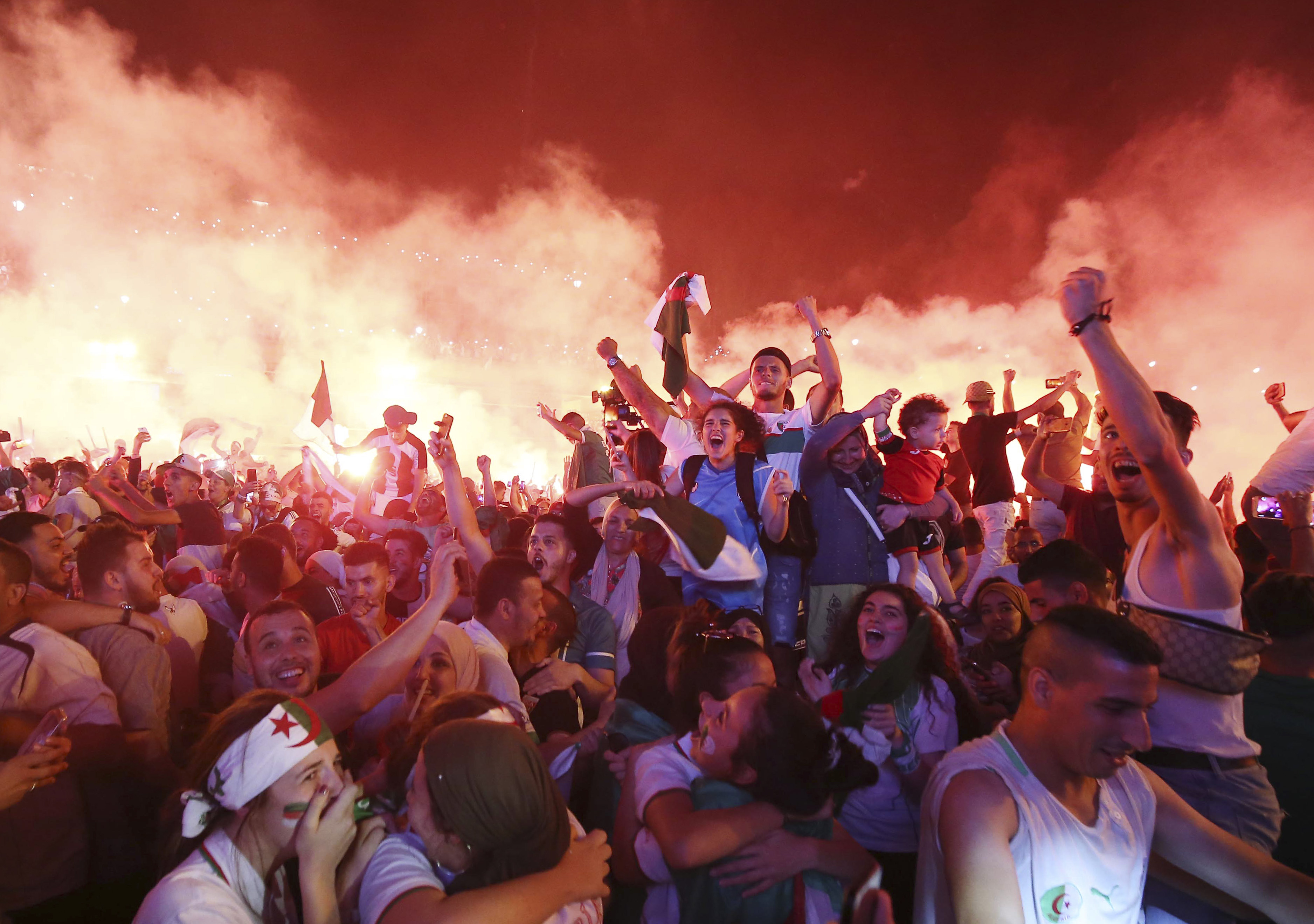 欧国联赛氛围火爆,球迷热情高涨 欧国联赛氛围火爆,球迷热情高涨