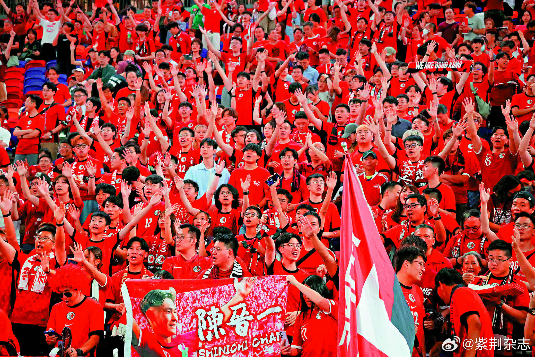 关于观众们为赛事的高潮部分迫不及待，场面一片热烈的信息