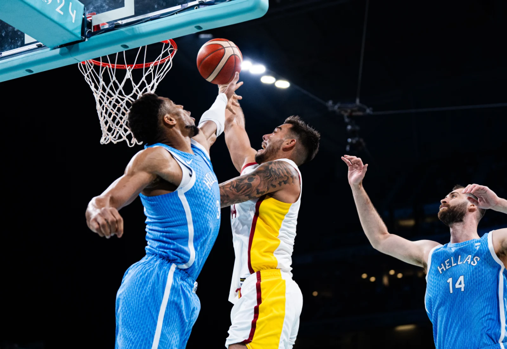 关于西班牙男篮强势塞尔维亚男篮，布克关键制胜的信息