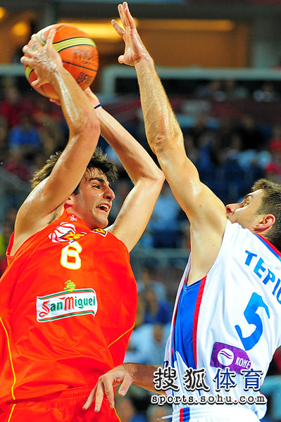 关于西班牙男篮强势塞尔维亚男篮，布克关键制胜的信息