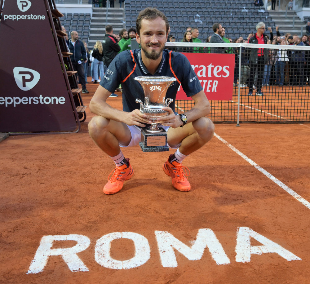 西班牙网球队横扫意大利网球队，梅德韦杰夫送出助攻的简单介绍