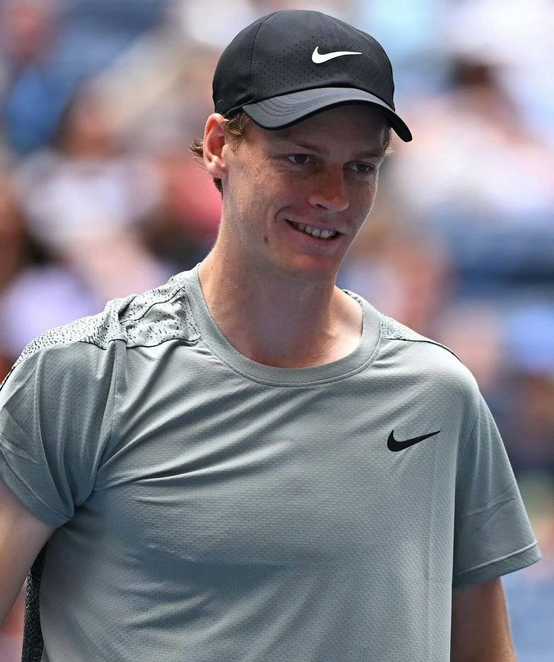 意大利网球队碾压澳大利亚网球队，克耶高斯制霸全场