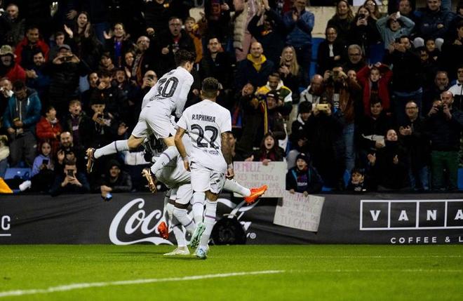 包含加拿大力克瓦伦西亚，加维完成帽子戏法的词条