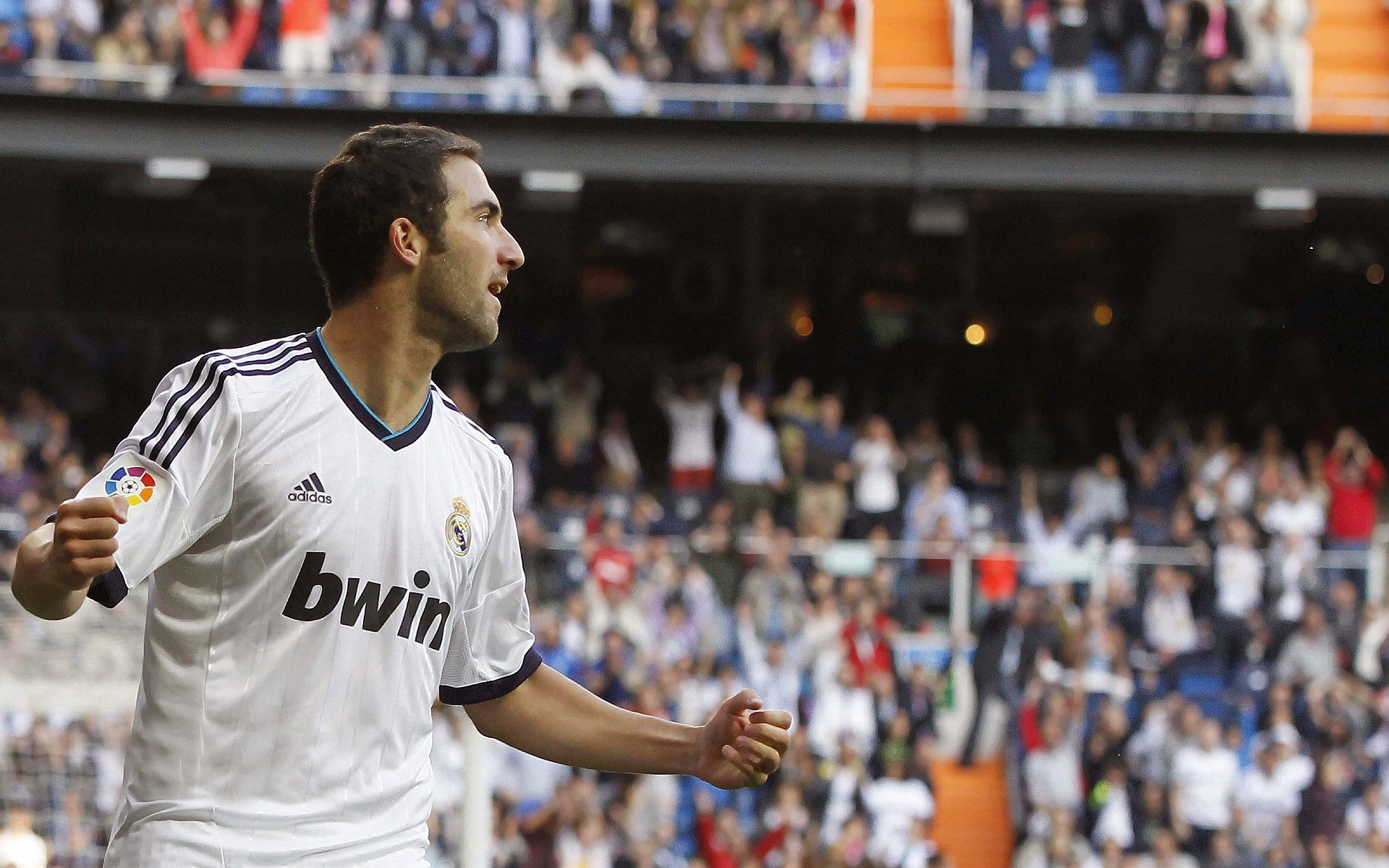 从玻利维亚到诺坎普，足球哲学的两极对话—论李刚仁如何用南美智慧锁死巴萨